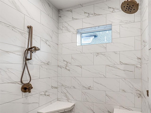 15825 Lacebark Ln, Edmond, OK 73013 - bathroom featuring tiled shower