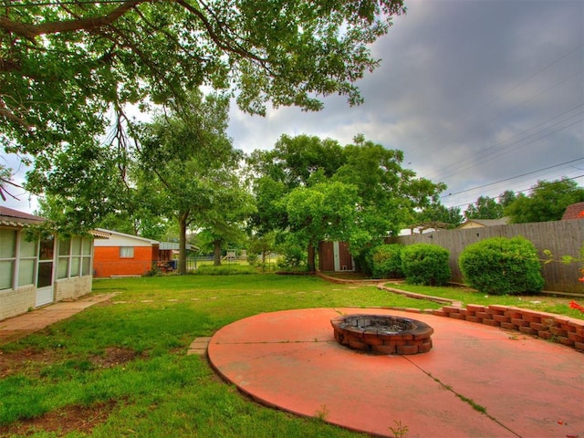 1505 W Blake St, El Reno, OK 73036 - view of yard with a patio area and an outdoor fire pit