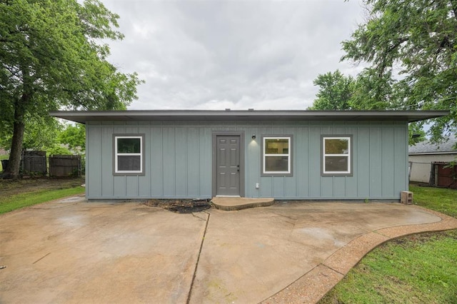 2817 N Donnelly Ave, Oklahoma City, OK 73107 - view of front facade featuring a patio and board and batten siding