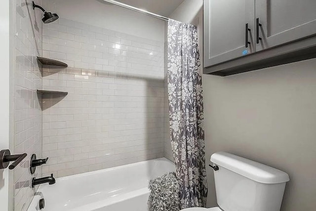 3921 Bandera Trl, Norman, OK 73071 - full bath featuring shower / tub combo with curtain and toilet