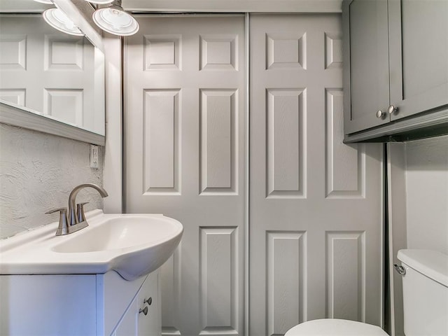 121 NW 27th St, Oklahoma City, OK 73103 - half bathroom featuring toilet and vanity