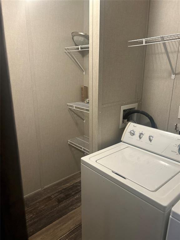 4341 Paradise Rd, Kingston, OK 73429 - washroom featuring dark wood-type flooring, washing machine and dryer, and baseboards