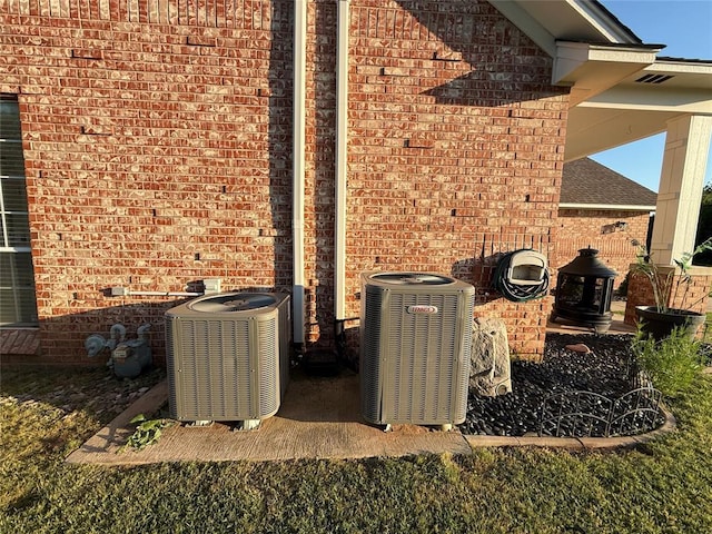 1030 Belmonte Ct, Yukon, OK 73099 - view of patio / terrace with cooling unit