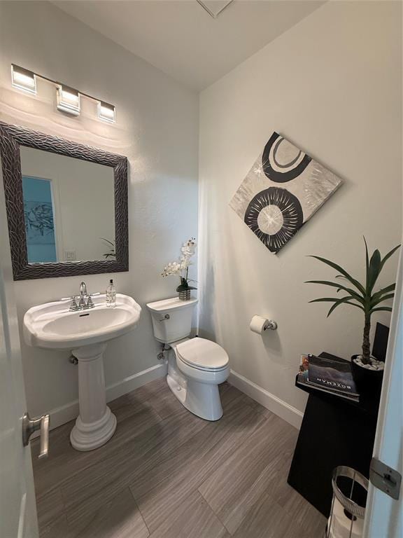 1030 Belmonte Ct, Yukon, OK 73099 - half bath with baseboards and toilet