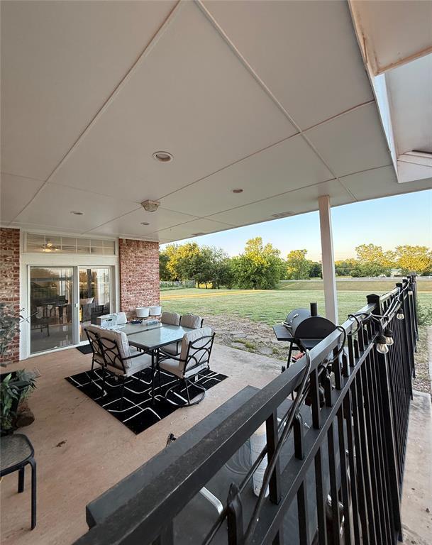 1030 Belmonte Ct, Yukon, OK 73099 - view of patio / terrace with outdoor dining area and ceiling fan