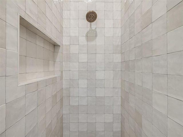 5617 NW 155th St, Edmond, OK 73013 - full bathroom featuring a tile shower