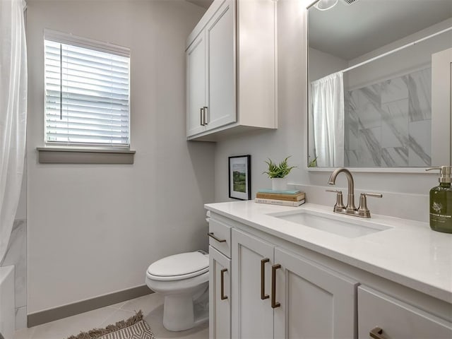 5617 NW 155th St, Edmond, OK 73013 - bathroom with vanity, toilet, baseboards, and a shower with shower curtain