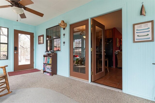 143 Robinson Ln, Ardmore, OK 73401 - carpeted foyer entrance featuring ceiling fan