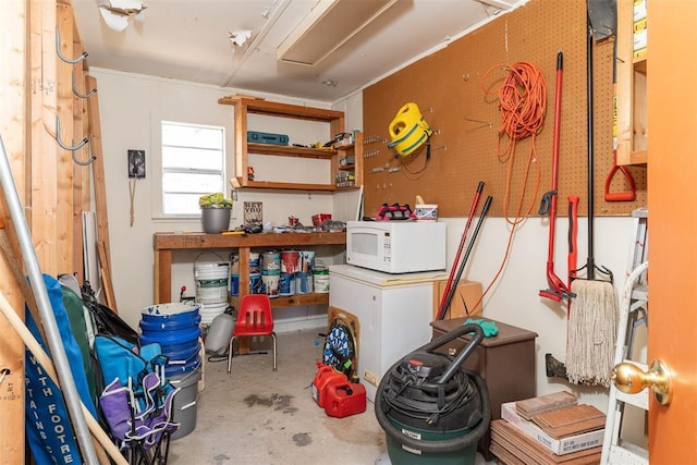 143 Robinson Ln, Ardmore, OK 73401 - misc room with concrete floors