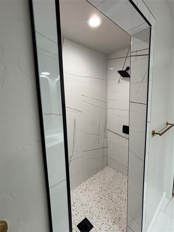 10501 Reiter Dr, Midwest City, OK 73130 - full bath featuring a shower stall and recessed lighting