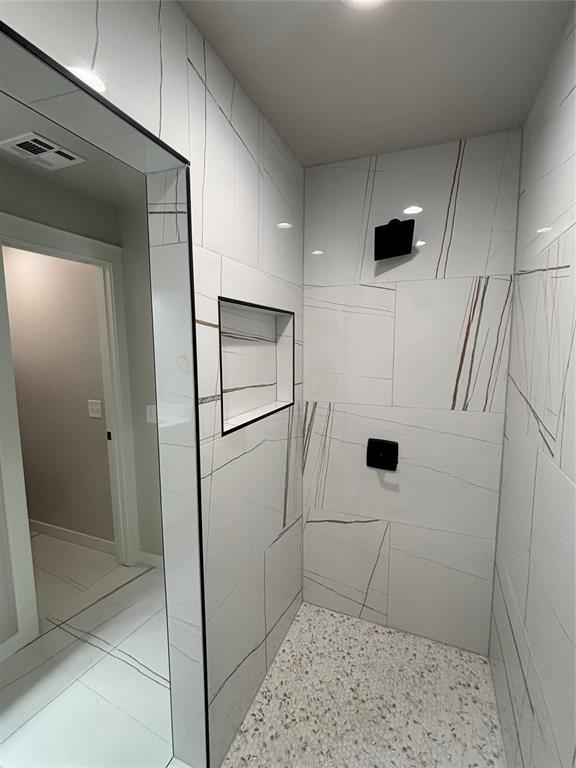 10501 Reiter Dr, Midwest City, OK 73130 - full bath with tiled shower