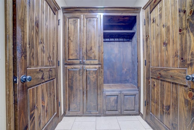 811 W Abi Rd, Washington, OK 73093 - detailed view of wood walls