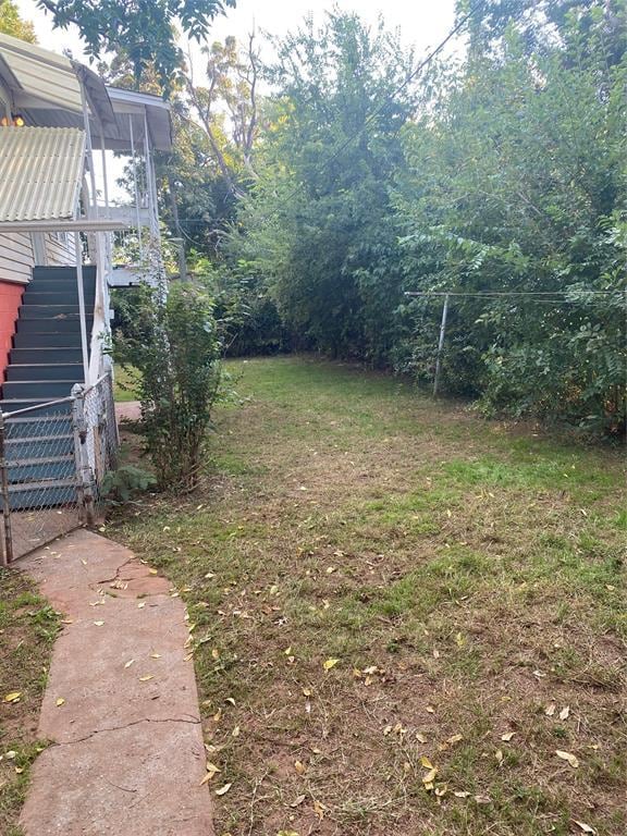 640 SE 20th St, Oklahoma City, OK 73129 - view of yard with stairs