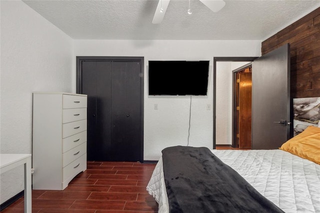 13220 Shady Tree Pl, Edmond, OK 73013 - bedroom with wood tiled floors, a closet, a textured ceiling, and a ceiling fan
