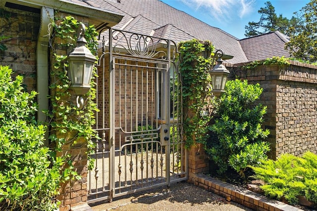 1409 Glenbrook Ter, Nichols Hills, OK 73116 - view of gate
