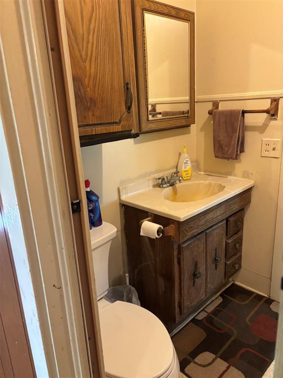 316 N Crenshaw St, Wayne, OK 73080 - bathroom featuring vanity and toilet