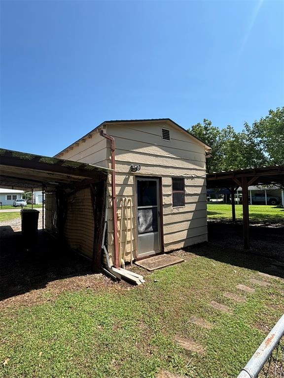 316 N Crenshaw St, Wayne, OK 73080 - view of outdoor structure featuring a carport