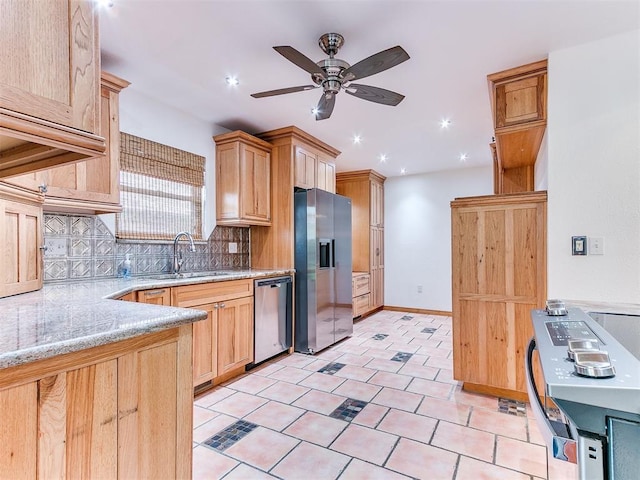 10109 Bison Cir, Yukon, OK 73099 - kitchen with appliances with stainless steel finishes, a sink, backsplash, ceiling fan, and recessed lighting