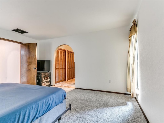 10109 Bison Cir, Yukon, OK 73099 - bedroom featuring arched walkways, carpet flooring, and baseboards