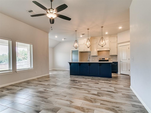 3909 Palisade Ln, Oklahoma City, OK 73179 - kitchen with light wood-style floors, backsplash, a sink, recessed lighting, and ceiling fan