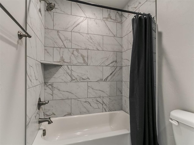 3909 Palisade Ln, Oklahoma City, OK 73179 - full bathroom with shower / tub combo and toilet