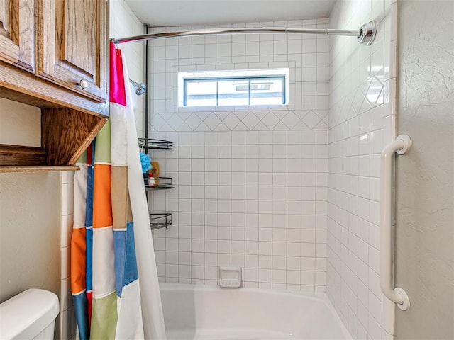 7705 Dripping Springs Ln, Oklahoma City, OK 73150 - bathroom featuring shower / bathtub combination with curtain and a textured wall