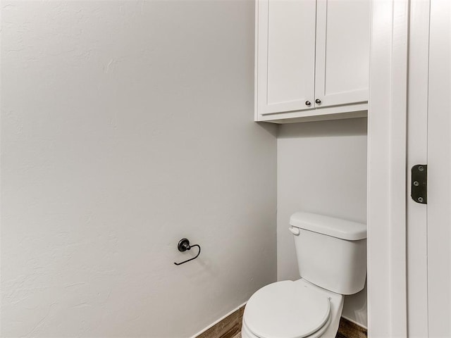 404 Braxton Way, Yukon, OK 73099 - bathroom featuring baseboards, toilet, and wood finished floors