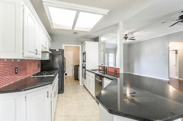 3305 Outpost Cir, Norman, OK 73072 - kitchen with ceiling fan, a sink, stainless steel appliances, under cabinet range hood, and a peninsula
