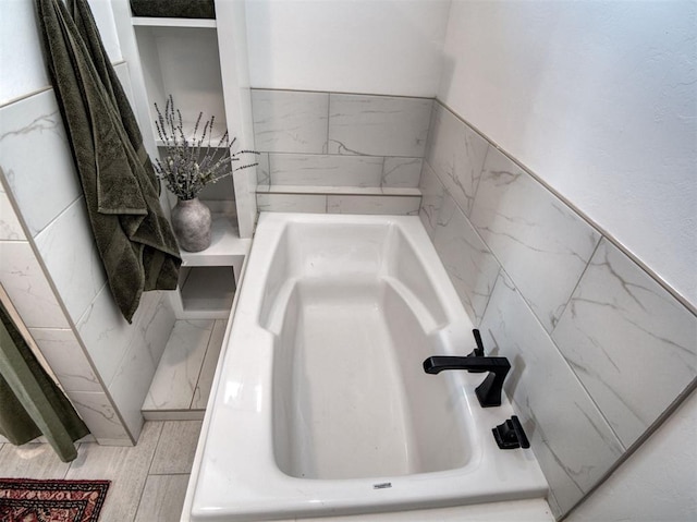 11611 Carefree Ln, Shawnee, OK 74804 - bathroom with a bathtub