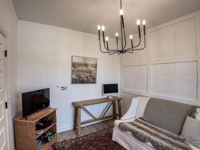11611 Carefree Ln, Shawnee, OK 74804 - living area featuring a chandelier, wood finished floors, and baseboards