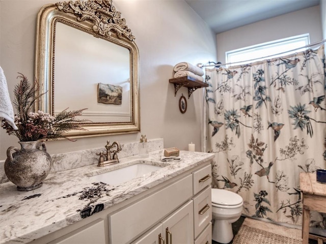 11611 Carefree Ln, Shawnee, OK 74804 - bathroom featuring vanity, toilet, and curtained shower