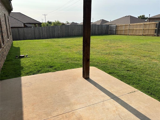 11232 NW 101st St, Yukon, OK 73099 - view of yard with a patio area