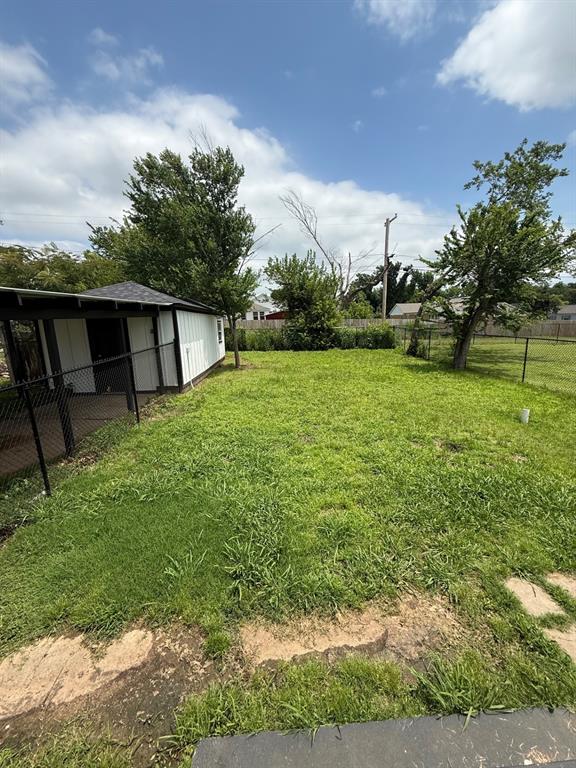 1707 N Louisa Ave, Shawnee, OK 74804 - view of yard