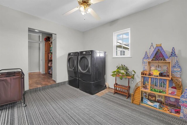 1318 N Cook St, Cordell, OK 73632 - washroom featuring washing machine and clothes dryer, ceiling fan, and wood finished floors