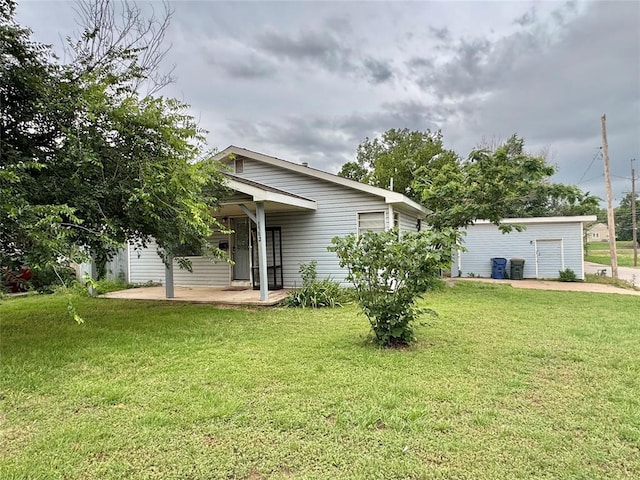 1502 S 12th St, Chickasha, OK 73018 - view of green lawn