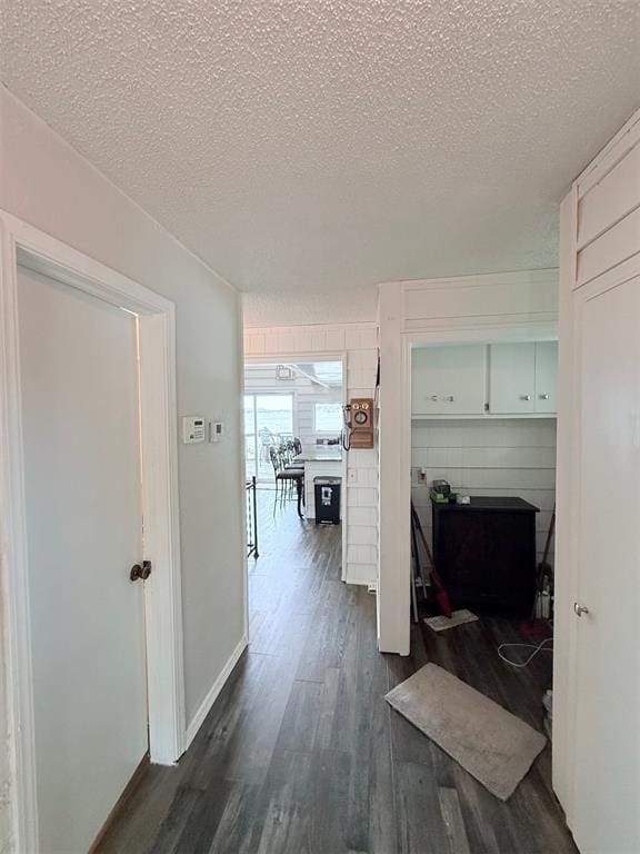 926 Park Cove Ln, Eucha, OK 74342 - hallway featuring dark wood-style flooring and a textured ceiling