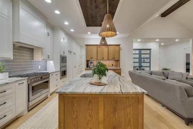 6524 NE 96th Cir, Oklahoma City, OK 73151 - kitchen featuring stainless steel appliances, light wood finished floors, a kitchen island with sink, recessed lighting, and light stone countertops