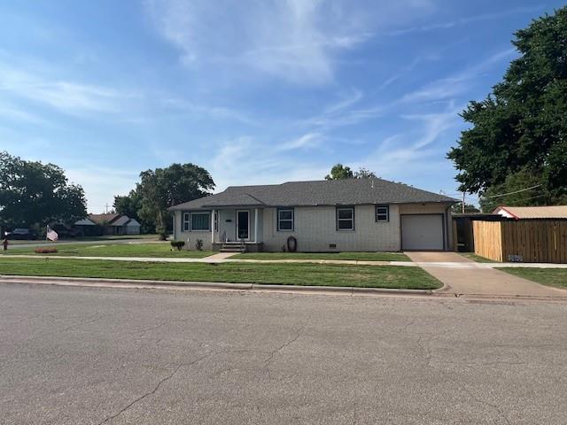 300 N Lowe, Hobart, OK 73651 - photo 1