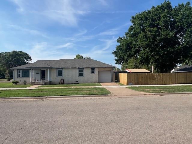300 N Lowe, Hobart, OK 73651 - photo 2