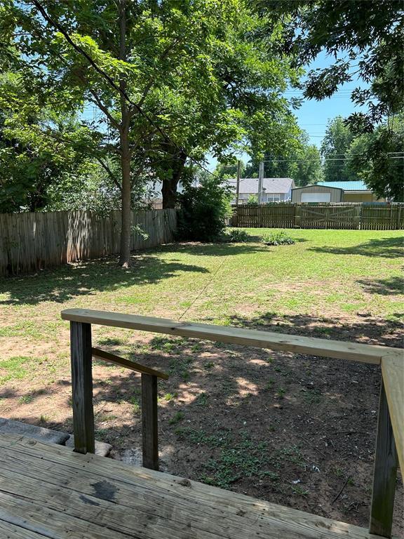 823 W Minnesota Ave, Chickasha, OK 73018 - photo 22
