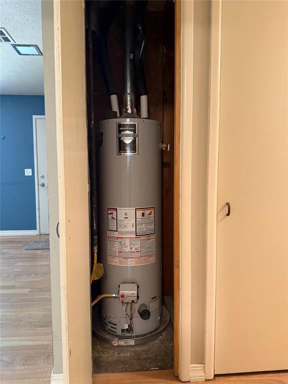 2125 Fremont Dr, The Village, OK 73120 - utility room with gas water heater