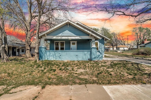 816 W Padon St, Blackwell, OK 74631 - bungalow-style house featuring a porch