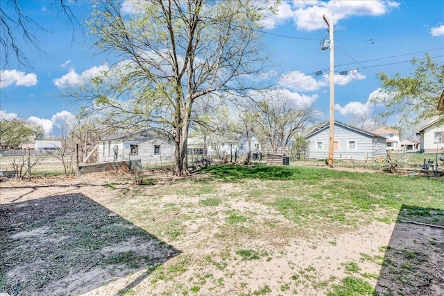 816 W Padon St, Blackwell, OK 74631 - view of yard