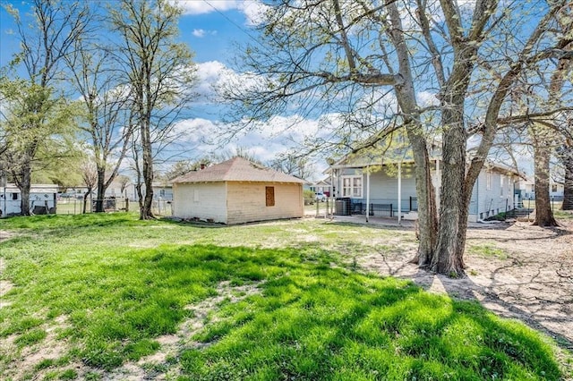 816 W Padon St, Blackwell, OK 74631 - view of yard
