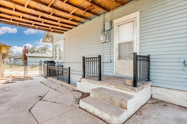 816 W Padon St, Blackwell, OK 74631 - view of patio with a gate
