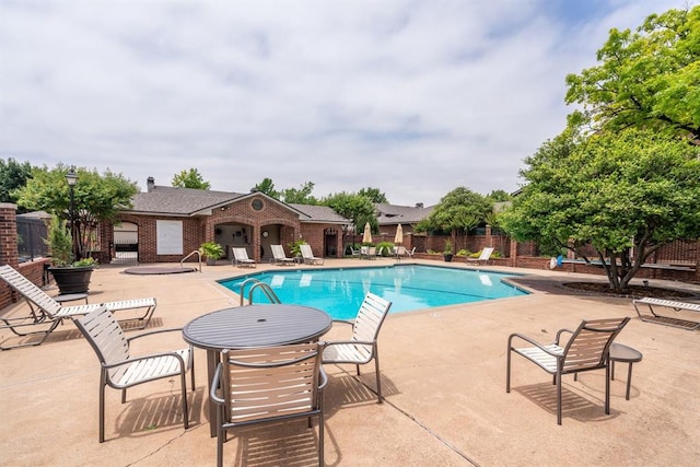 6206 Waterford Blvd Unit 78, Oklahoma City, OK 73118 - community pool with a patio