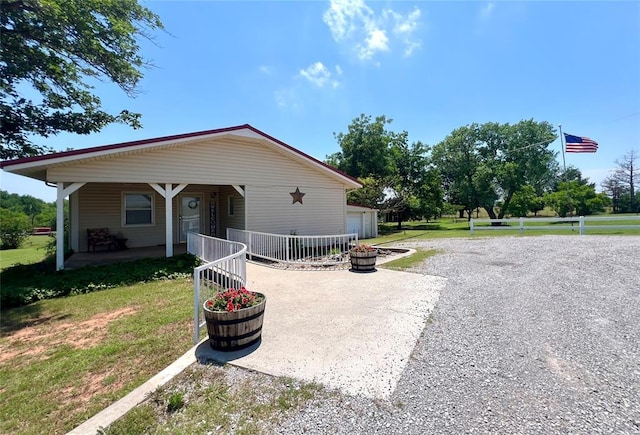 416 E Quail Rd, Chickasha, OK 73018 - view of front facade featuring a porch and an attached garage