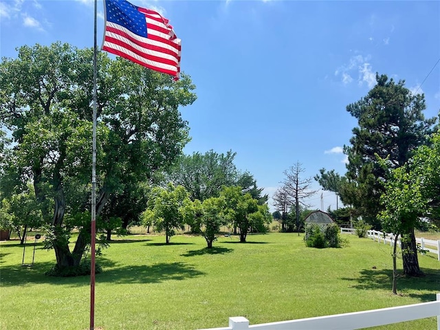 416 E Quail Rd, Chickasha, OK 73018 - view of home's community featuring a yard