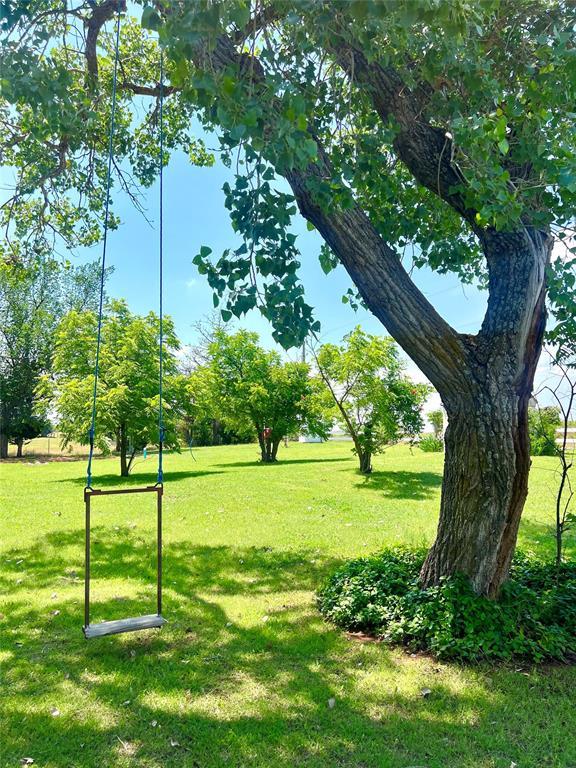 416 E Quail Rd, Chickasha, OK 73018 - view of community featuring a lawn