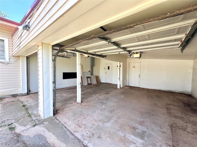 416 E Quail Rd, Chickasha, OK 73018 - garage featuring a garage door opener